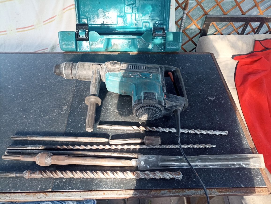 Перфоратор MAKITA HR5001C