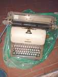 Maquina de escrever muito antiga Adler