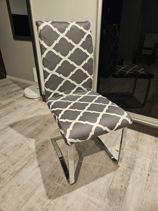 Pokrowce na krzesła wzór szaro białe elastyczne uniwersalne 4 sztuki