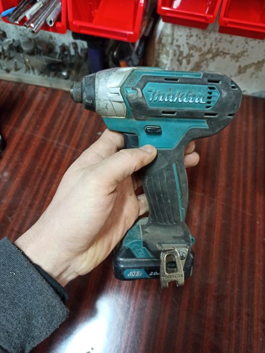 Набір шуруповертів макіта .