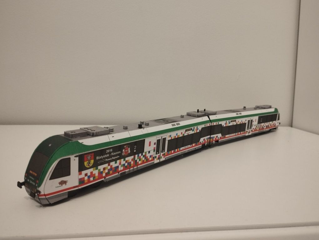 Model kartonowy zabawka pociąg miejski autobus szynowy PESA 218Mc Podl