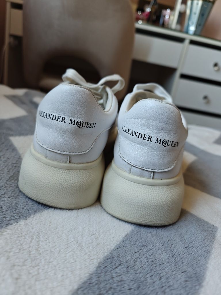 Alexander McQueen sneakersy skórzane skóra naturalna białe 36