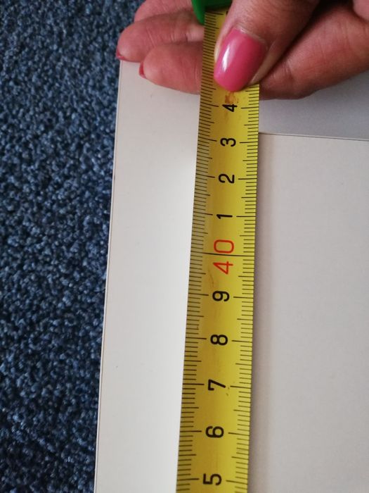 2 prateleiras lacadas a branco. NOVAS.