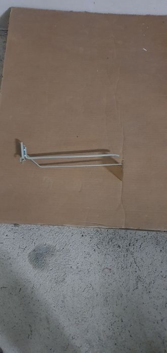 Haki na regały perforację