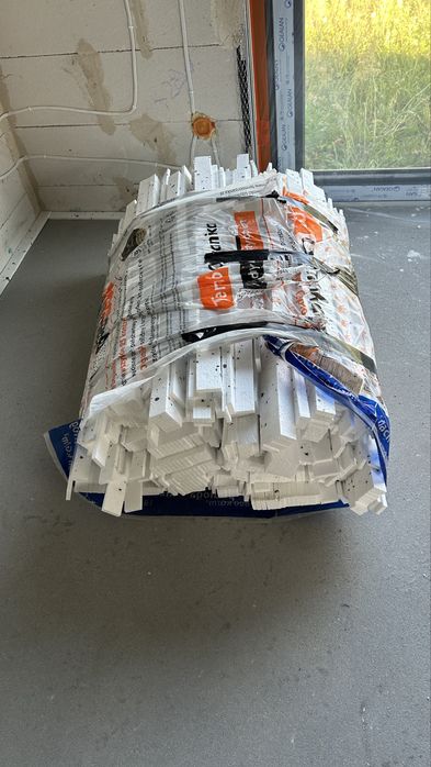 Styropian pod dylatacje 1cm paski o szerokosci 4cm