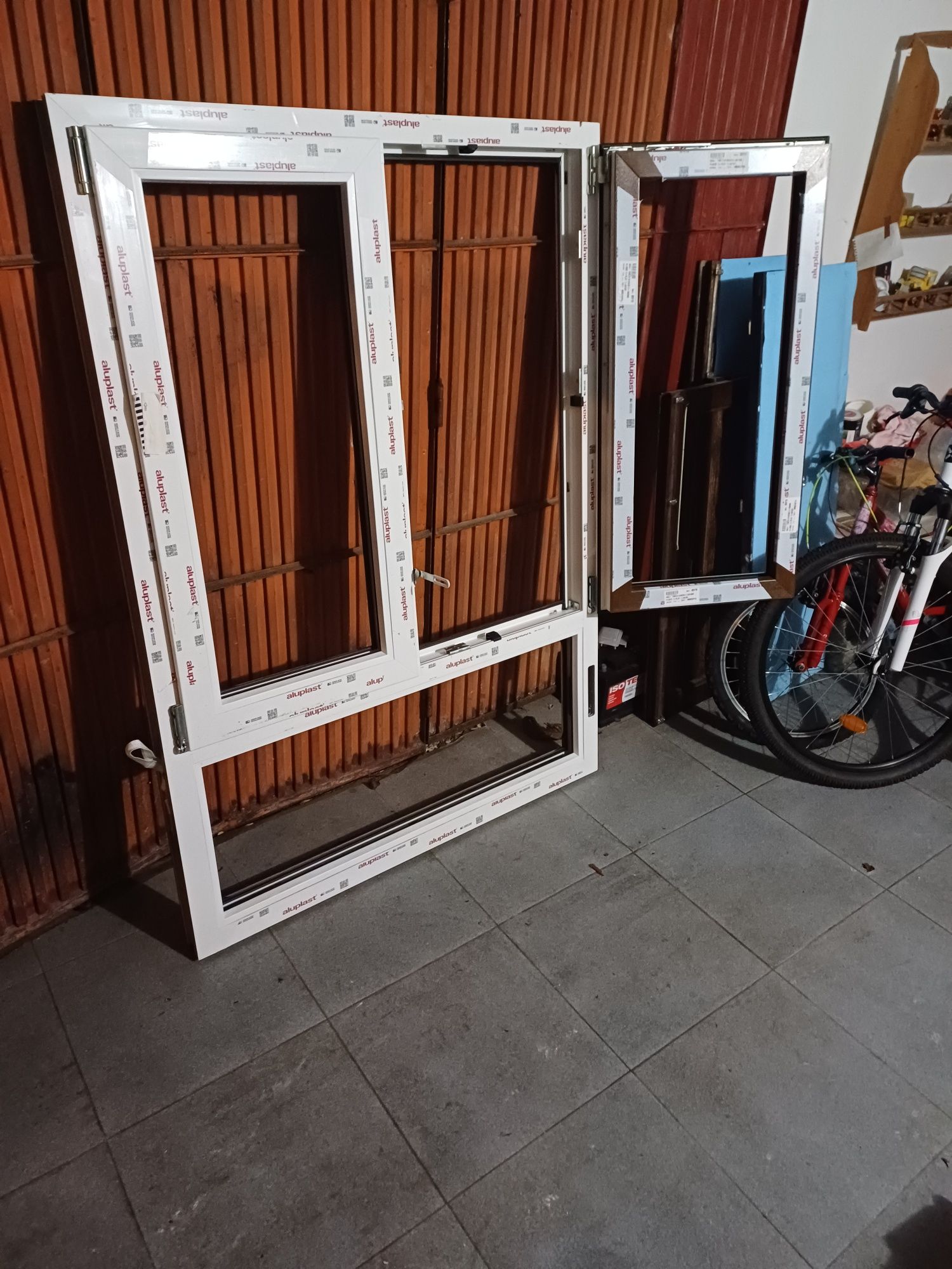 vendo janela com acesso para estores.