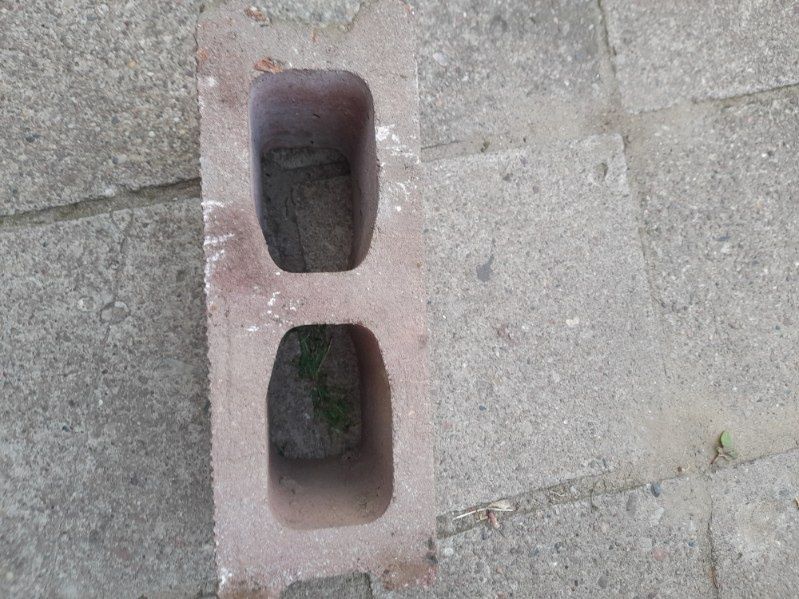 Pustak betonowy, cegła cementowa