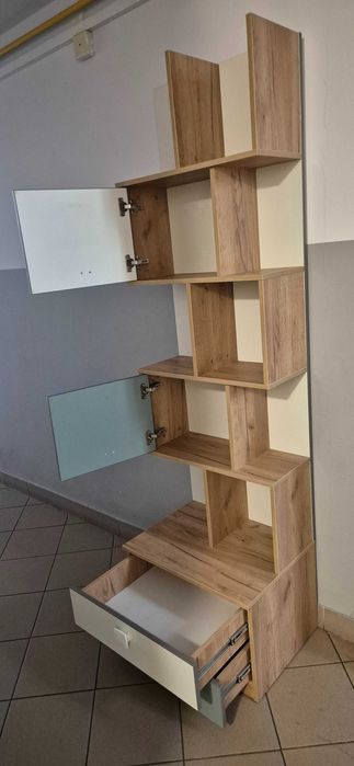 fajny komplet mebli młodzieżowych - biurko, półka, szafka