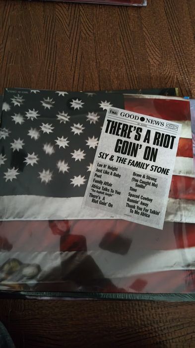 King Crimson Sly Family Stone selados
Acdc 
The Cult 

Selados
55€