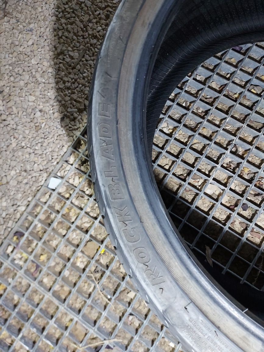 Pneus 245/35R20 e 275/30R20