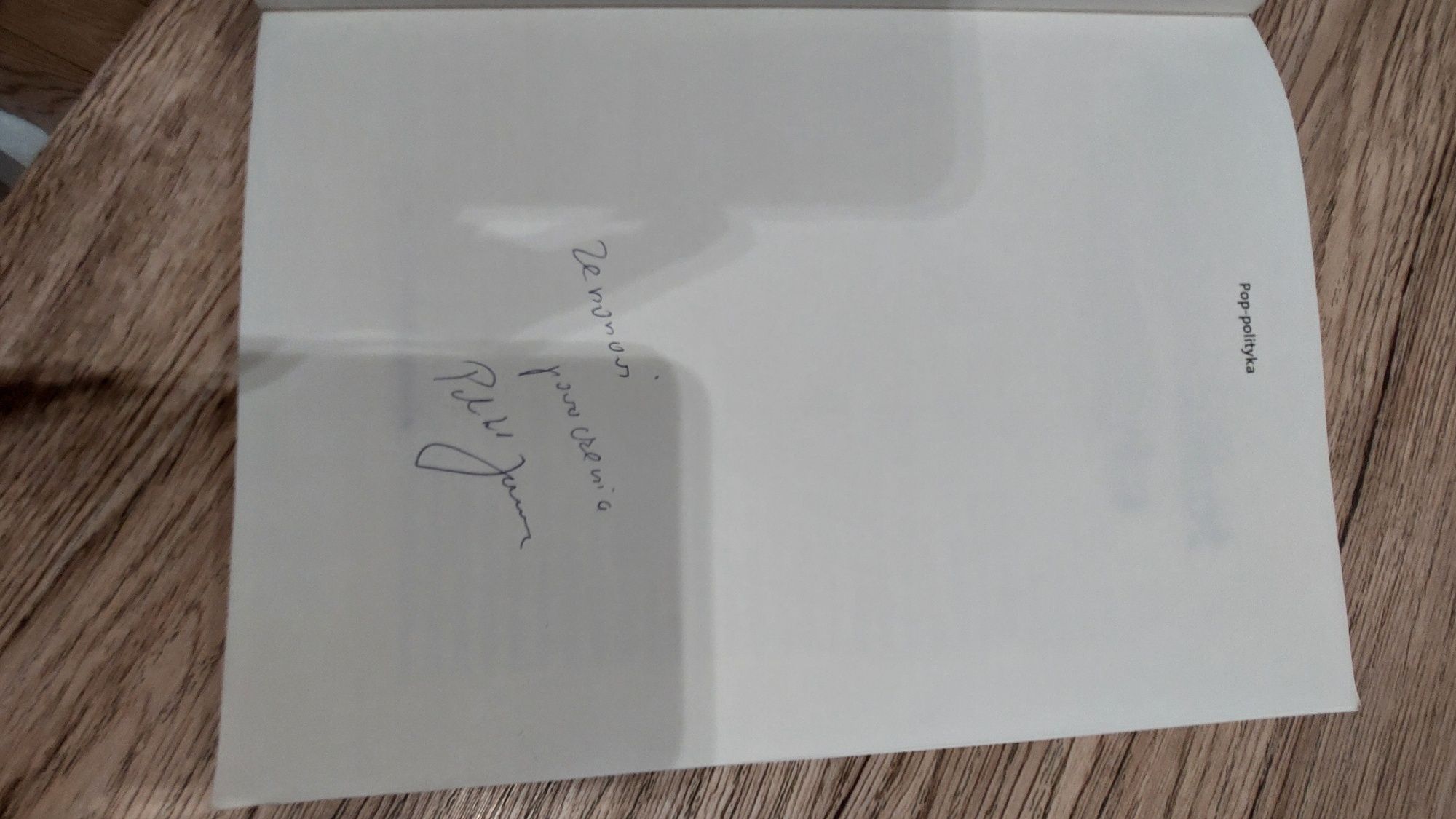 Pop polityka Janusz Palikot z autografem