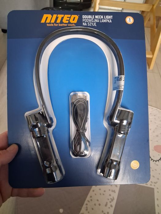 Podwójna lampka na szyje