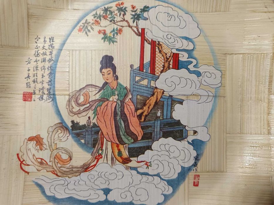 Prato Decorativo em Bambu – Pintura Histórica Oriental