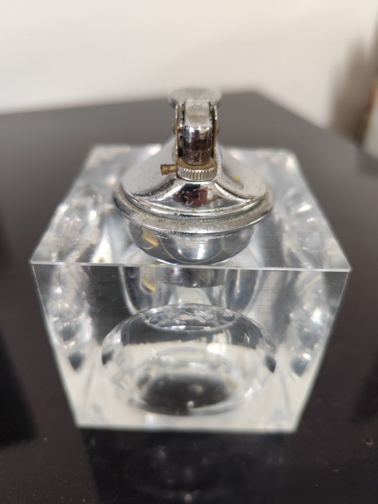 Isqueiro encastrado em cubo de cristal maciço (620g)Atlantis
