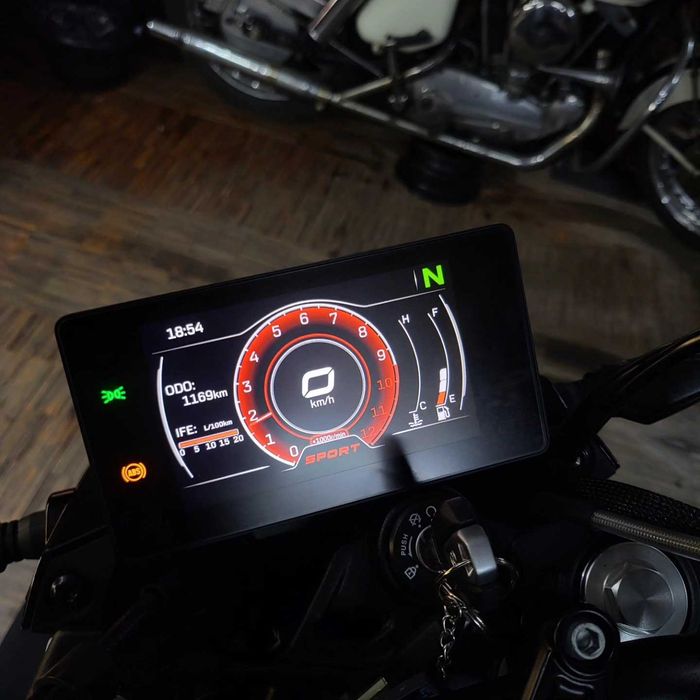 CF Moto NK 650 / 2025
