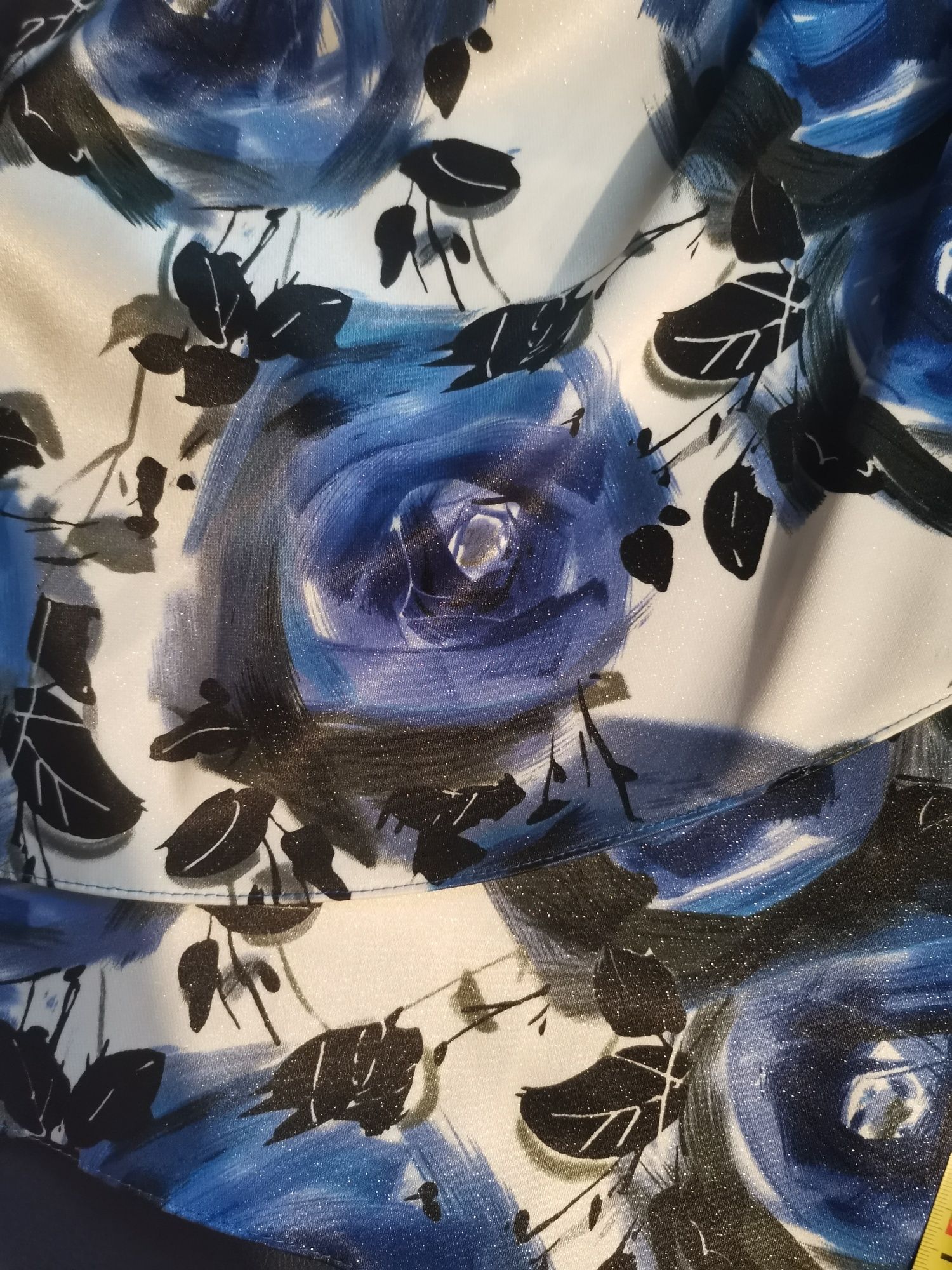 Piękna elegancka sukienka, z brokatem, w niebieskie kwiaty,rozmiar M/L