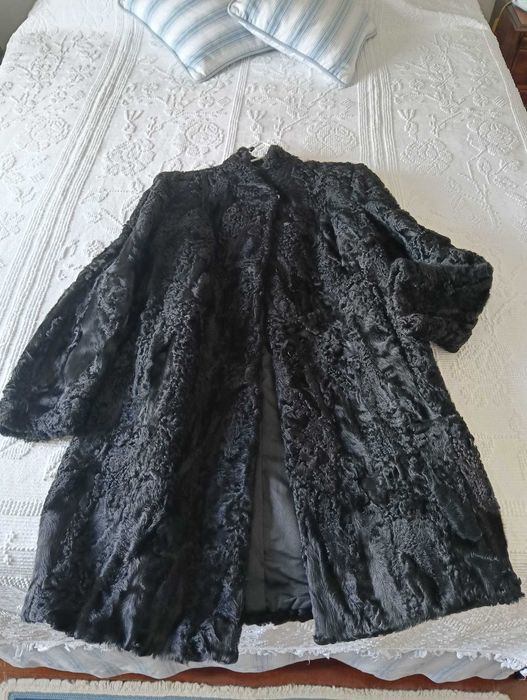 Casaco de pele de Astrakhan de mulher preto original
