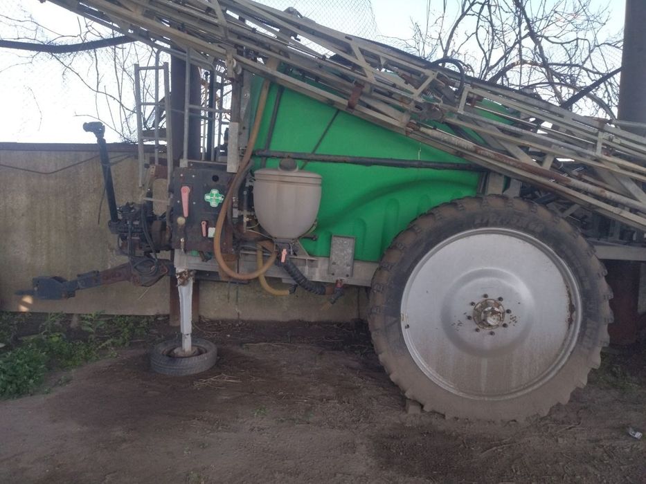 Оприскувач UNIGREEN CAMPO, об'єм 3 куба, шир. 28 м, електроніка, 2011