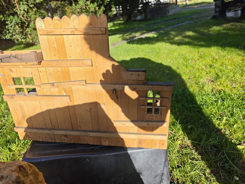 Drewniana stajenka bar saloon z drewna boże narodzenie