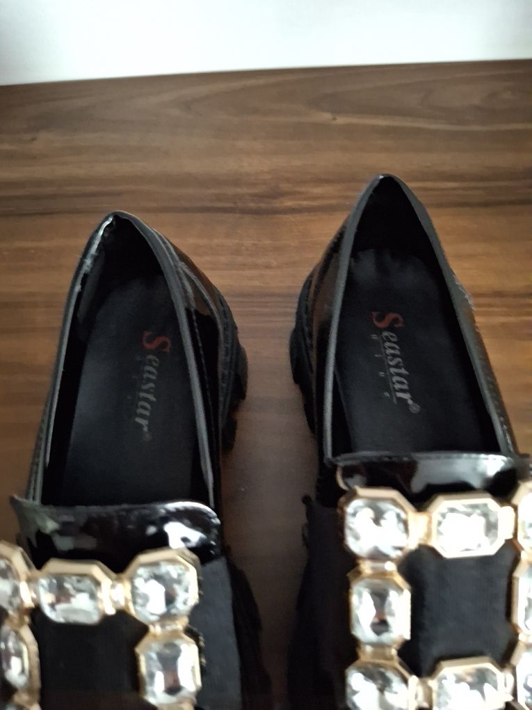 Buty damskie lakierowane