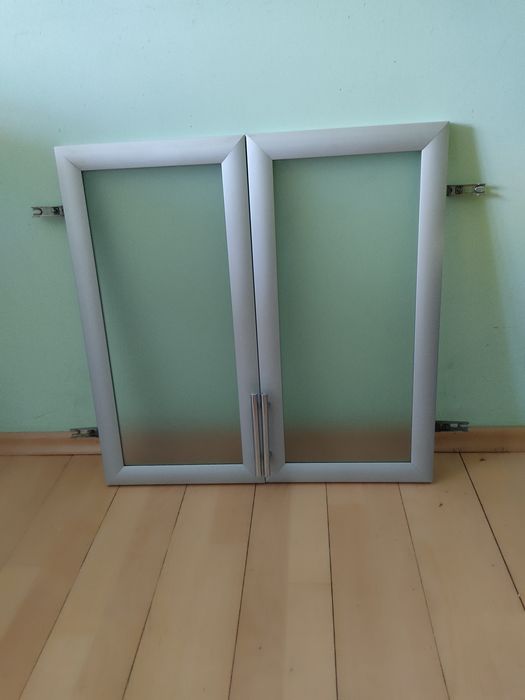 Двері до  кухонної тумби ( якісний алюмінієвий профіль)