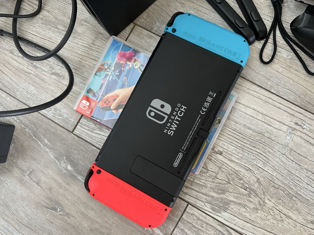 Konsola Nintendo Switch CZE/NIEB v2 + gra