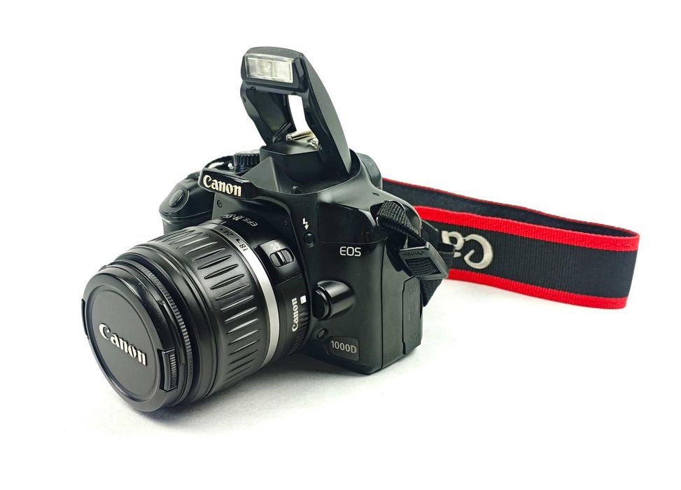 Дзеркальний фотоапарат Canon EOS 1000D KIT 18-55mm 8Gb