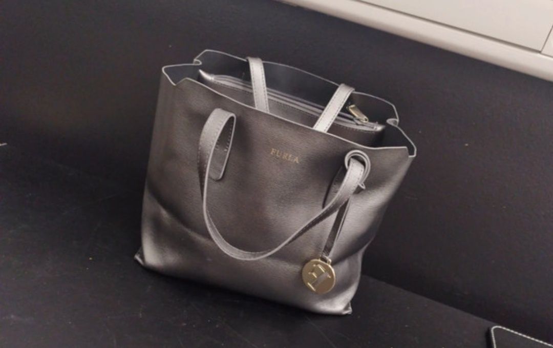 Mala Furla preta