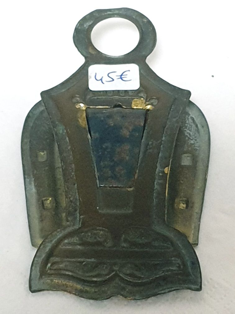 Antigas molas para papeis de mesa secretária