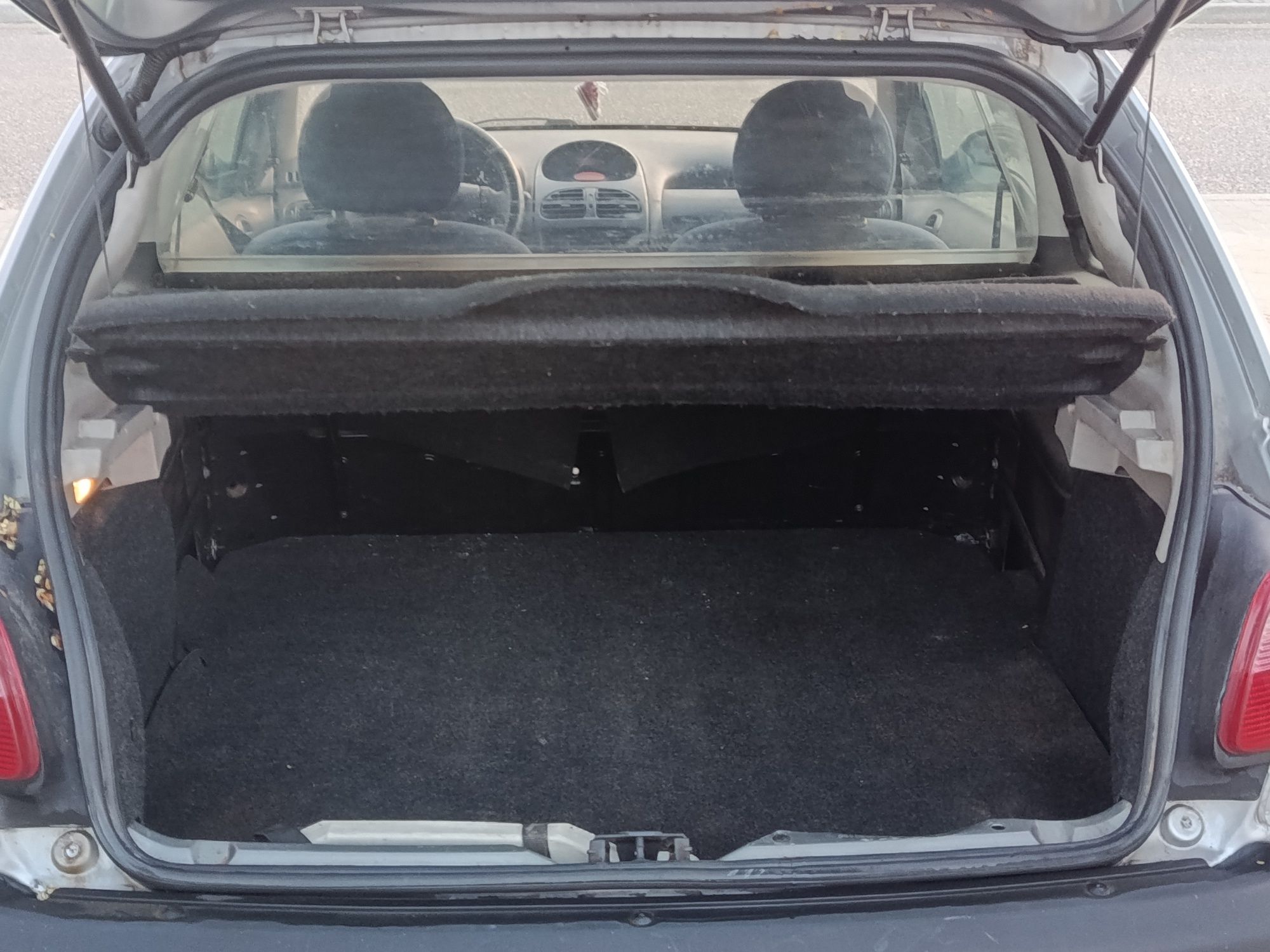 Vendo ou troco Peugeot 206 1.4 HDi 2 lugares com AC 2003-03 bom estado