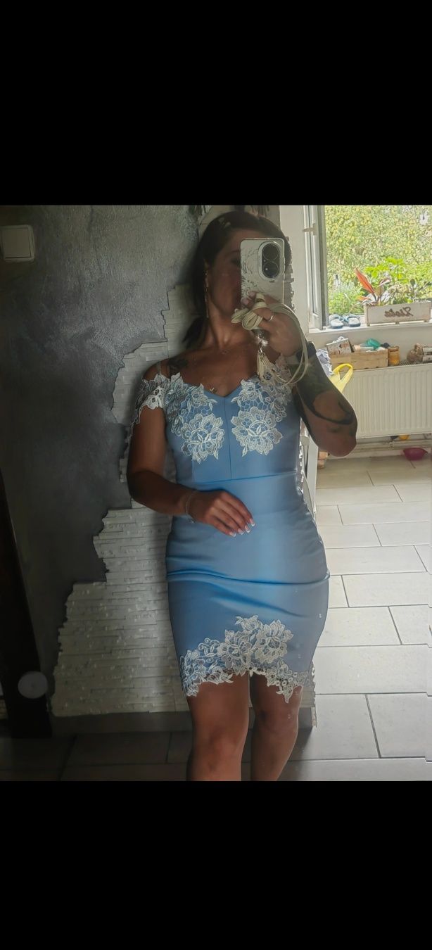 Śliczna sukienka XS koronka