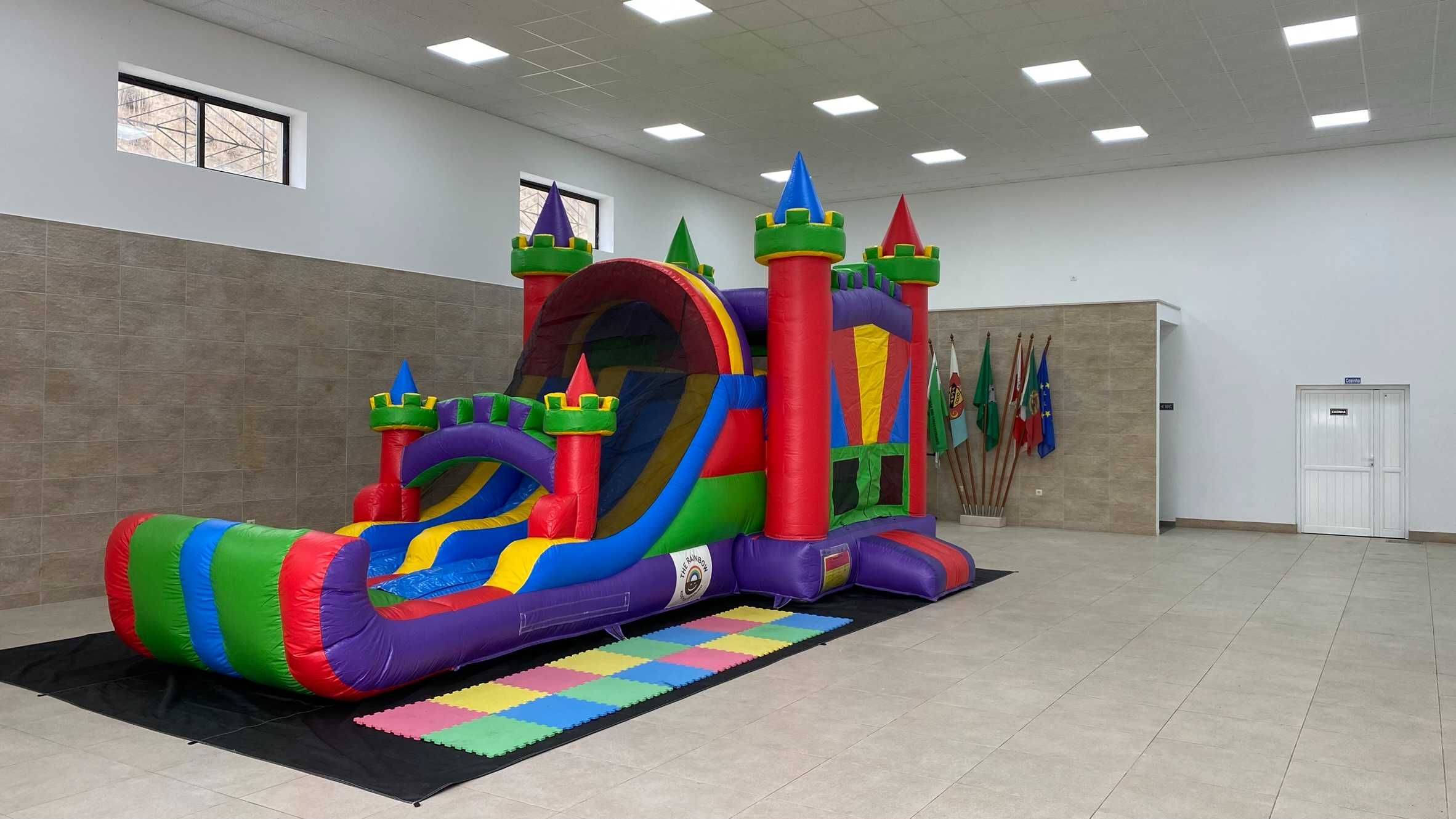 Castelo Insuflável Gigante - Aluguer