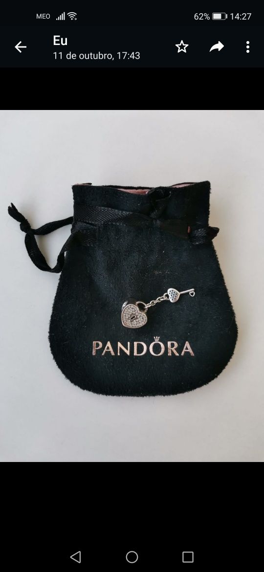 Pendente Pandora coração com chave