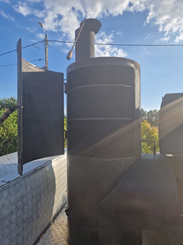 Grill na przyczepie Smoker