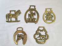 dekoracja koń metaloplastyka mosiężne podkowa z koniem 5 sztuk
