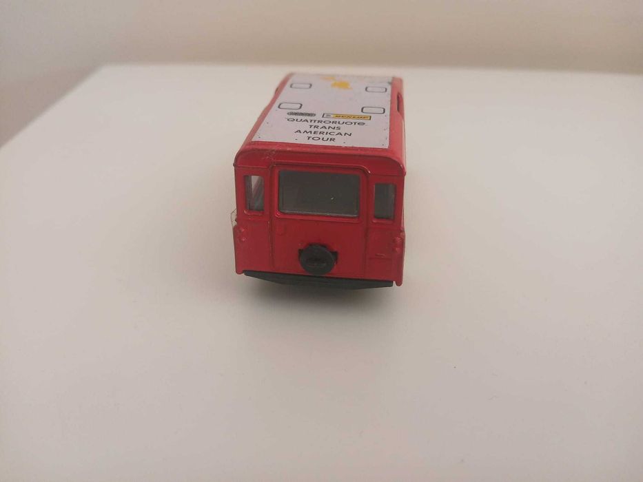 Carro Bbugaro Land Rover Aziza escala 1/47