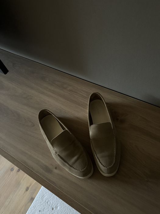 Шкіряні бежеві лофери, 39 р