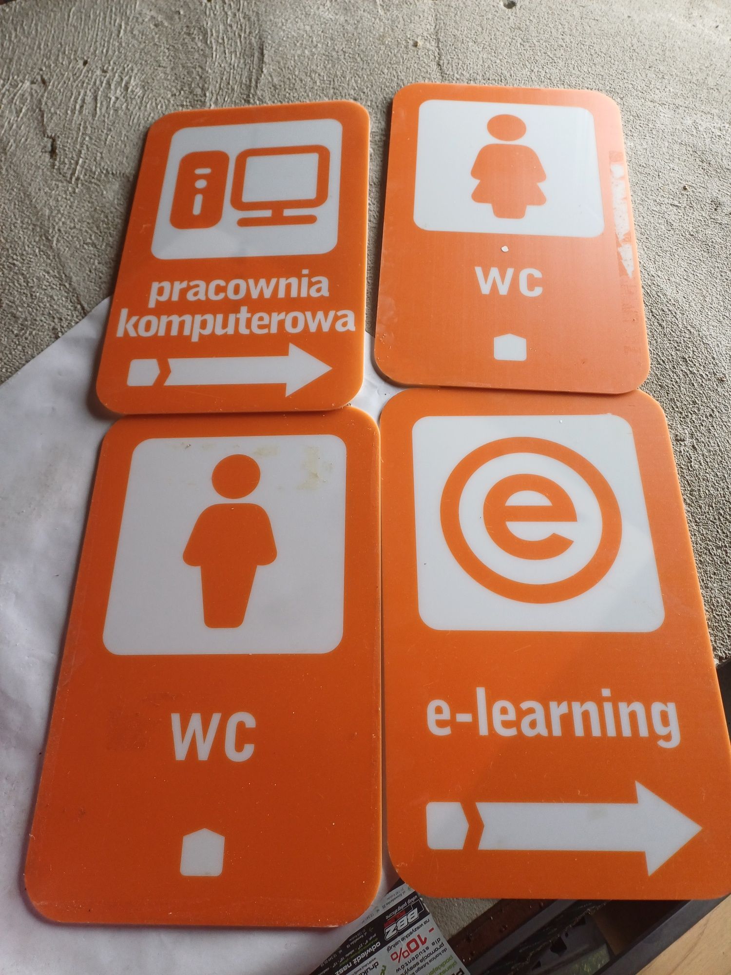 Odblaskowe tablice wc, pracownia komputerowa, plastikowe grube tworzyw