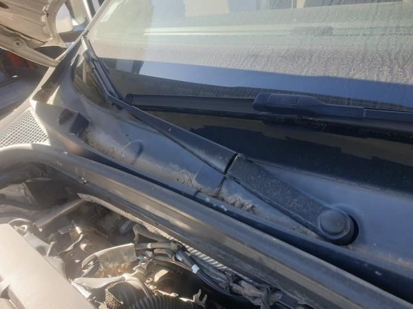 Haste / braço de escova limpa vidros frente direita SKODA Octavia III