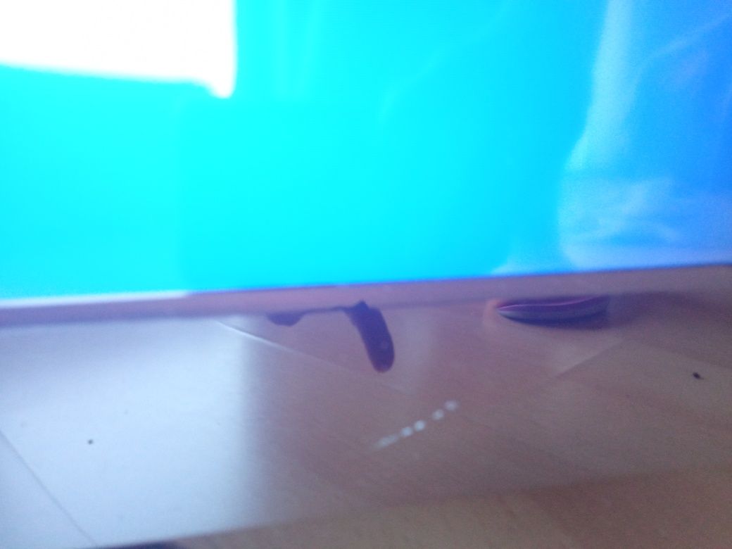 TV com ecrã 70 × 40