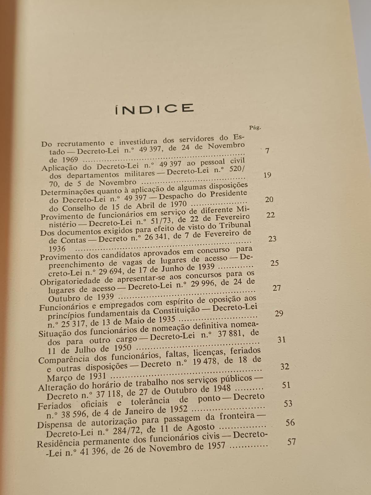 Funcionários civis (1974)