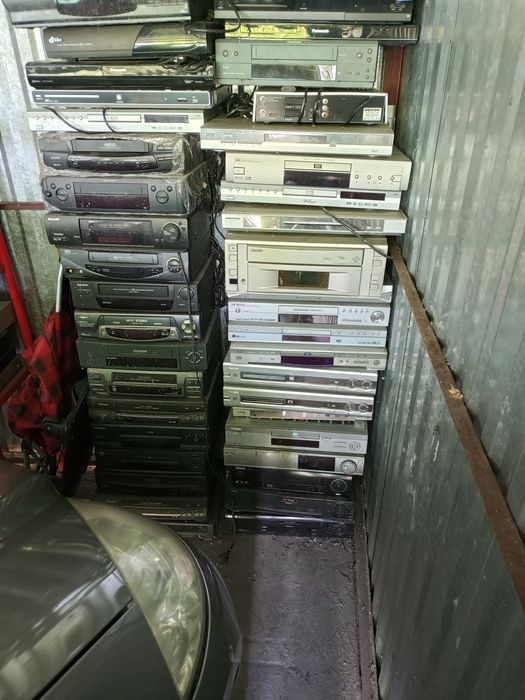 Sprzedam magnetowidy vhs i dvd