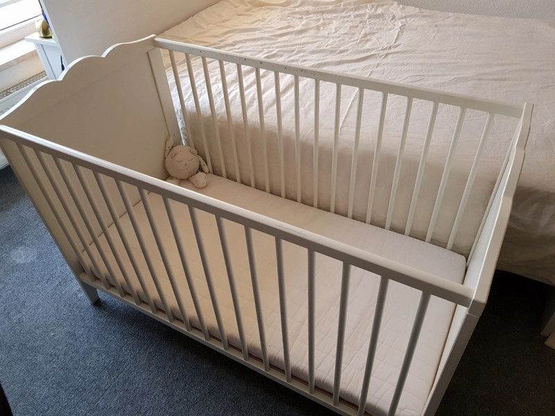Łóżeczko dziecięce Hensvik Huśtawka gratis..