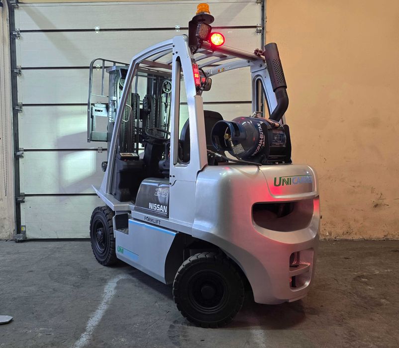 Навантажувач вилковий газовий Nissan 2,5 тонн триплекс 4,5 метра