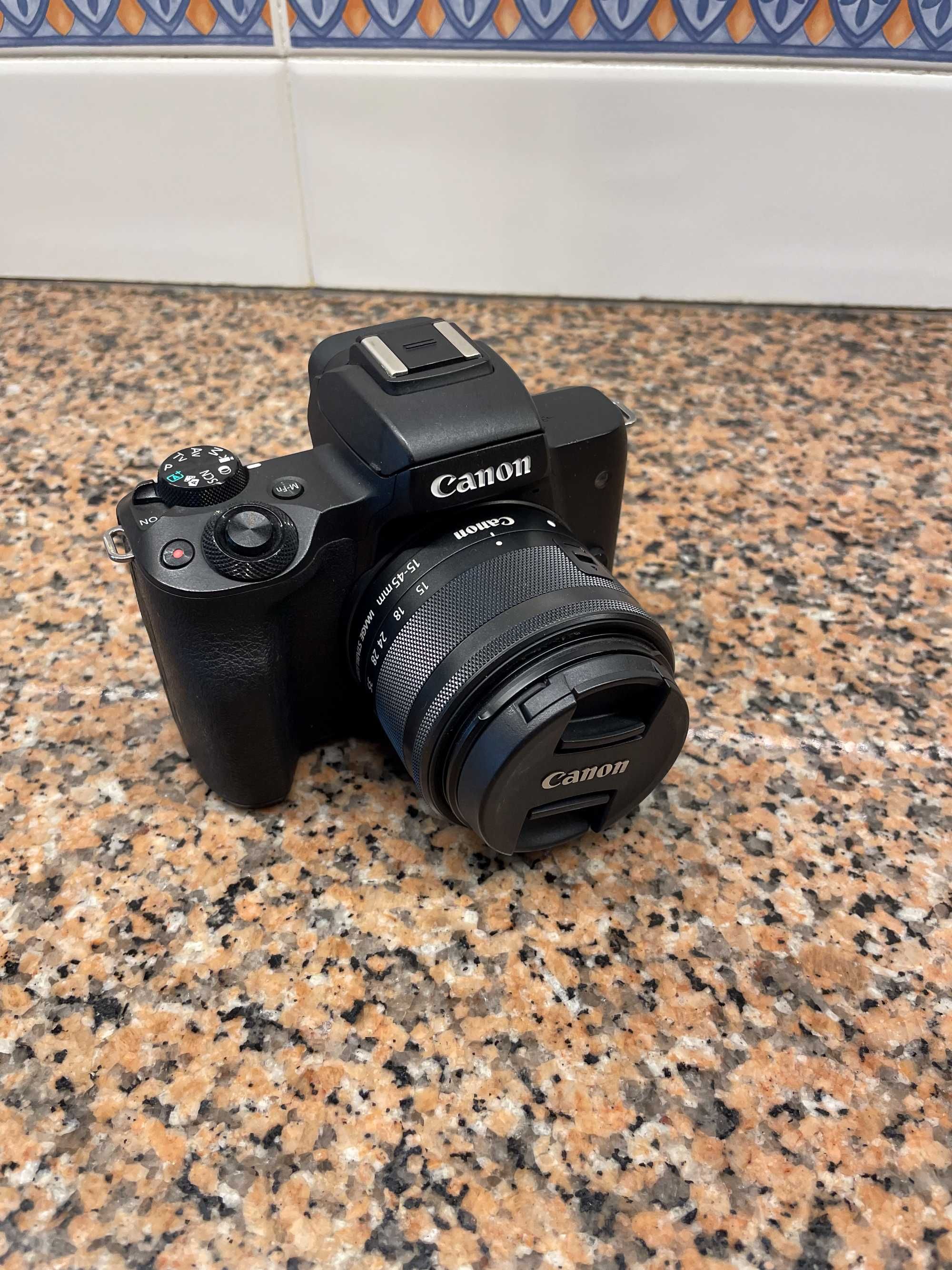 Canon M50 (c/ lente kit) + Lente Sigma + Lente Canon 50mm + Baterias