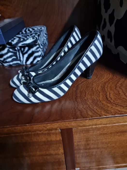 Muitos sapatos senhora 39