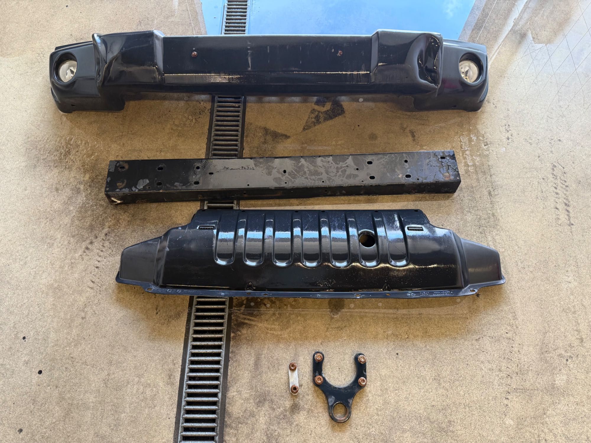 Zderzak przedni Jeep Wrangler JK - Europa - komplet