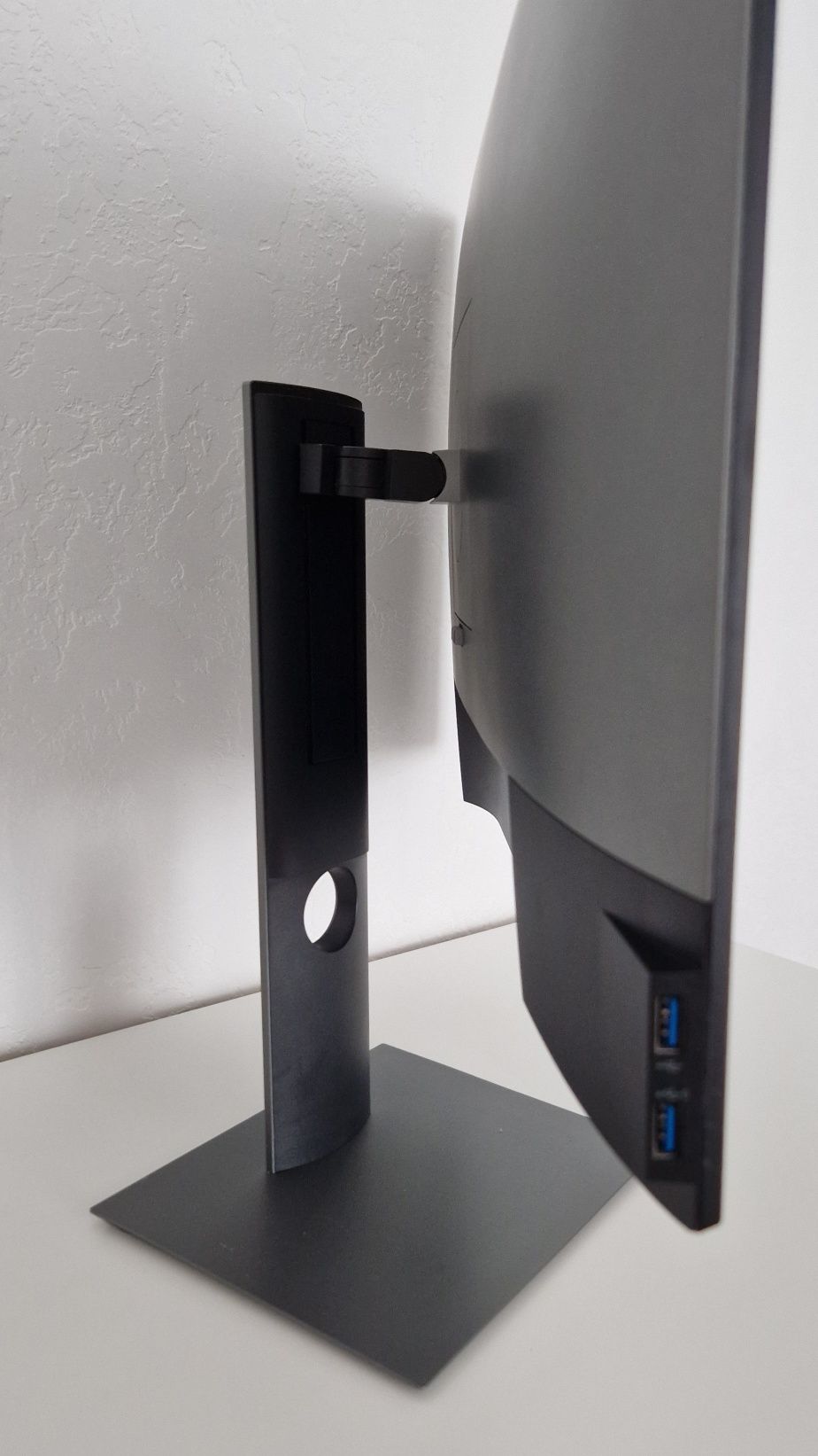 Монітор Dell u2719d та p3424web. Під відновлення
