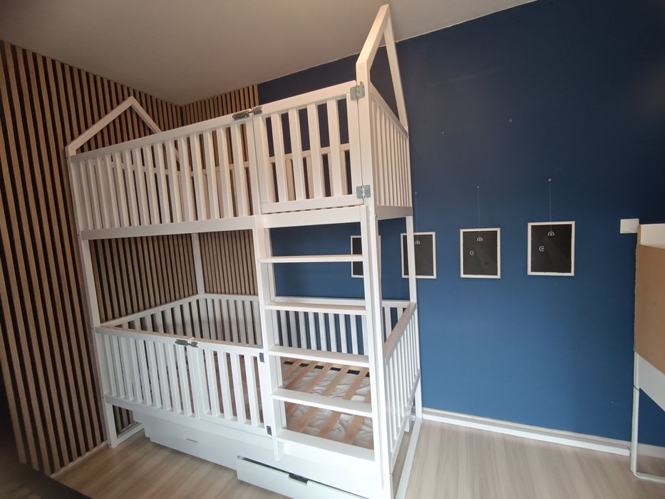 Wysokie Łóżko piętrowe drewniane potrójne 90x200