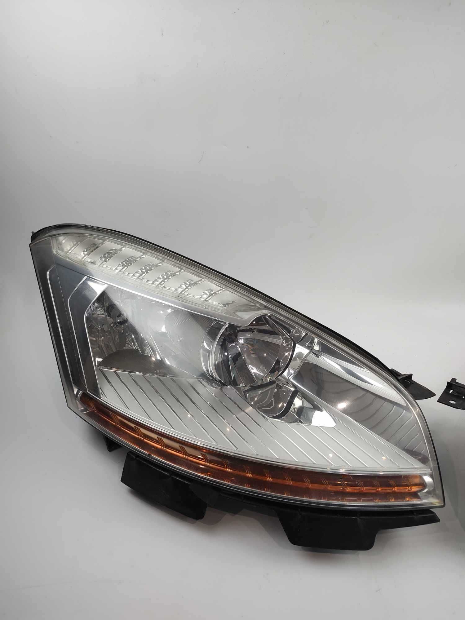 Komplet Lampa przód Prawa Lewa Citroen C4 Picasso OE EU